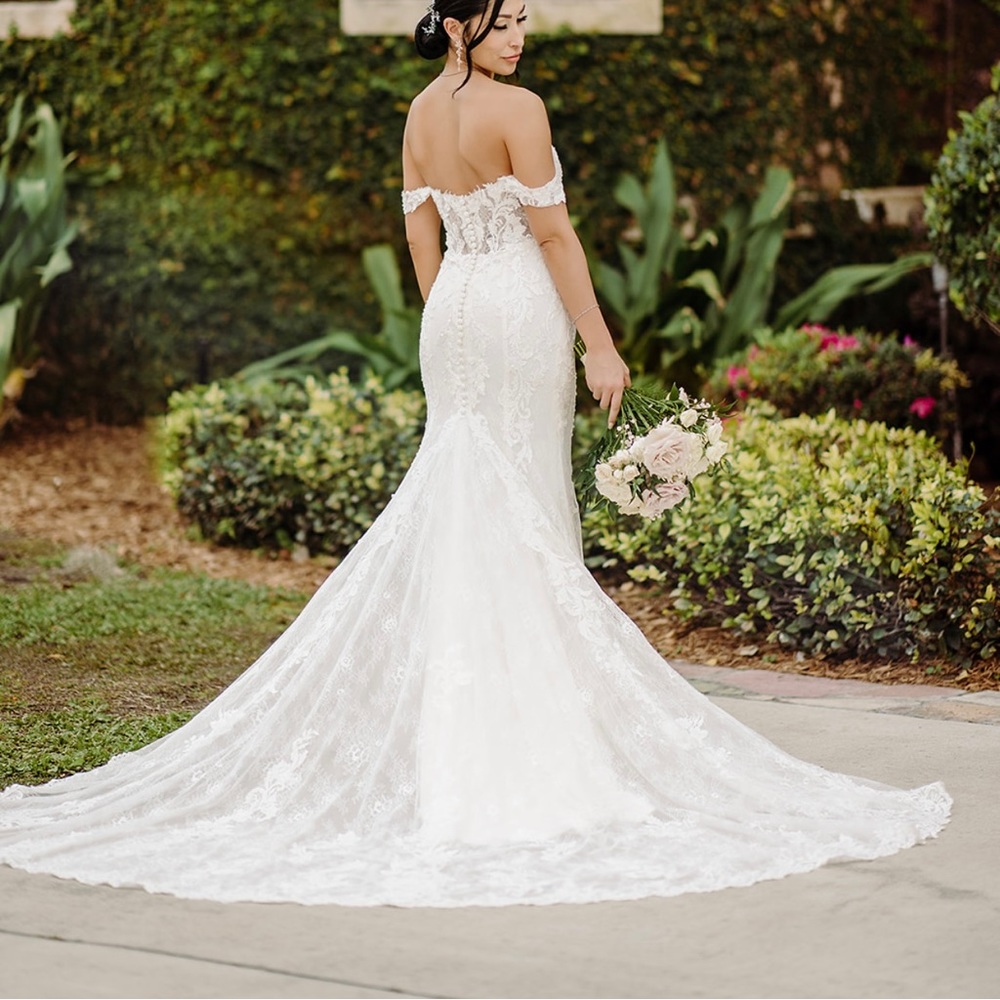 Wedding Dress - Picture 4 of 6